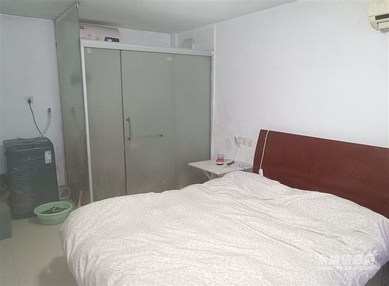 城东小区近五彩城，车库一室一卫一厨 出租